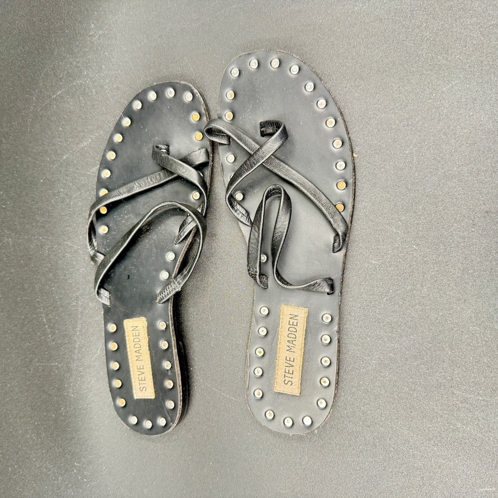 Steve Madden REEY Sandals Womens 7 Black Leather Studded Toe Loop Flat Strappy